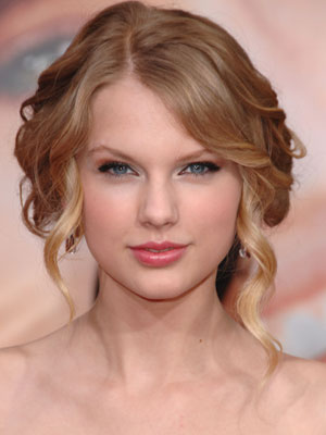 taylor swift eyeliner. UPDATED: Taylor Swift